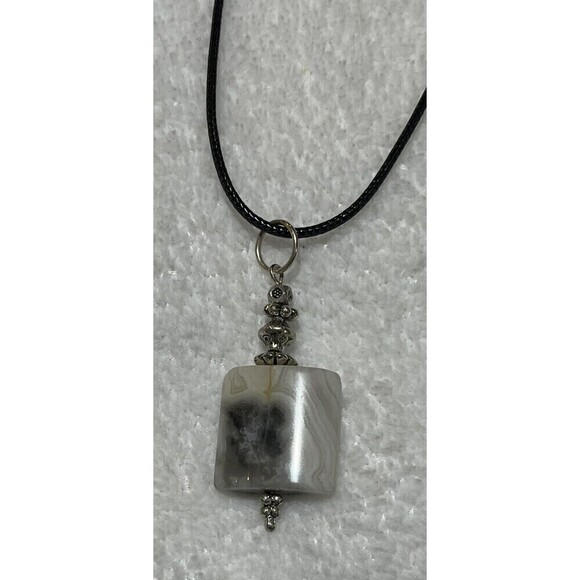 Faux White Buffalo Turquoise Necklace Southwestern Tribal Vegan Leather 16inch - Picture 5 of 9